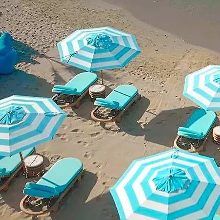 Marty's Beachfront Hotel