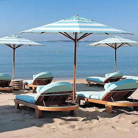 Hotel Marty's Beachfront